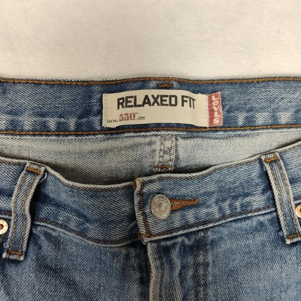 Vintage Levis 550 Jeans Mens 38x34 Blue Y2K Light Distressed‎ Straight Denim